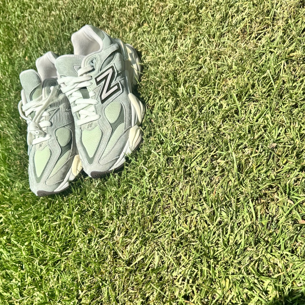 Women’s new balance 9060 size 8.5 worn once